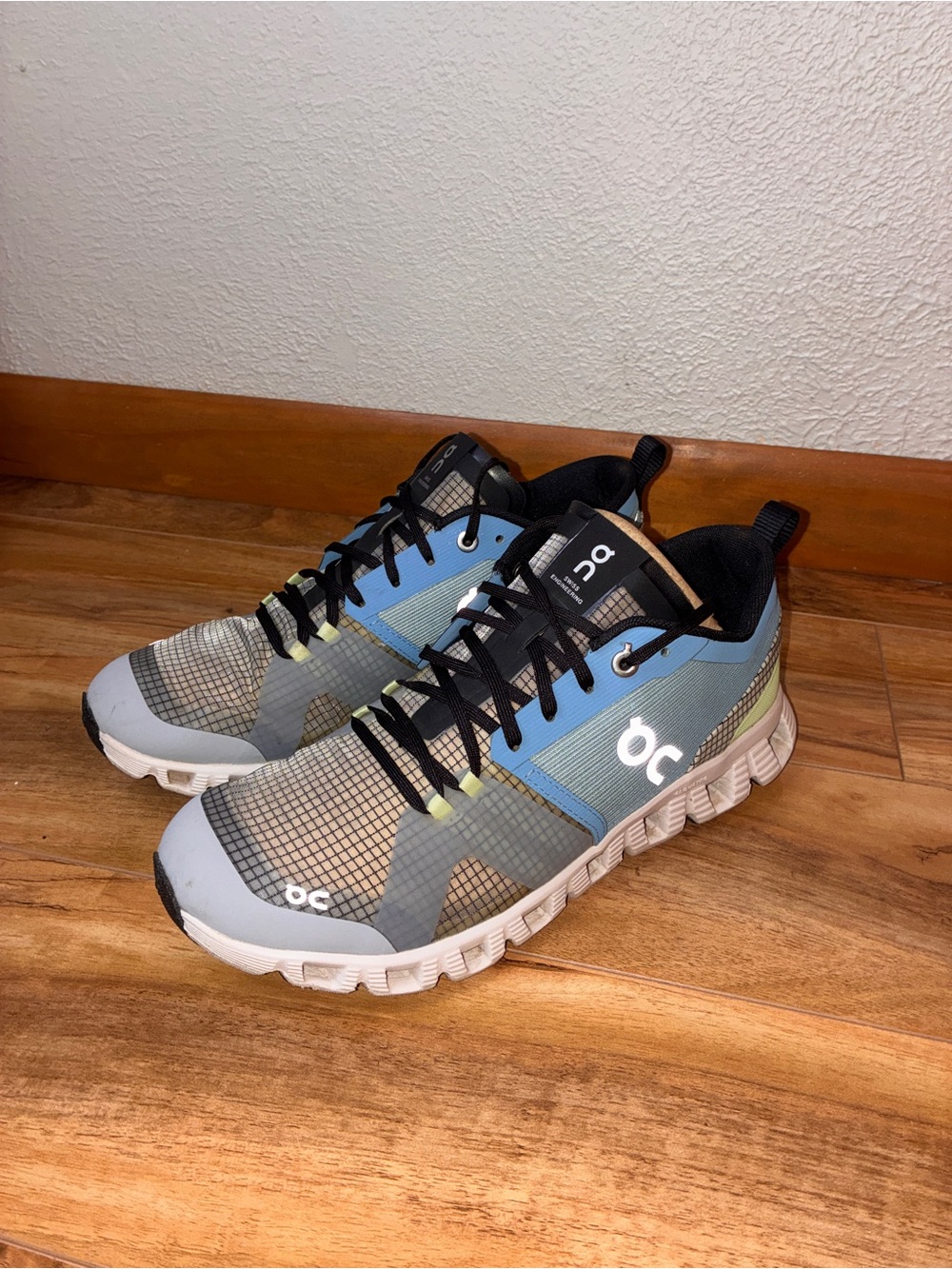 On Cloud X Shift Women’s Athletic Running Sneaker Shoe, gray/blue/green- size 8